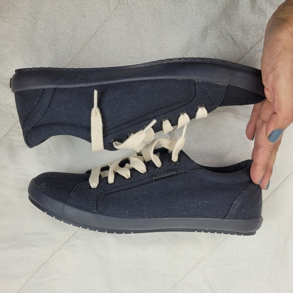 Taos Star black canvas sneakers with black soles and ivory laces casual NWOT 7.5 - Picture 9 of 10